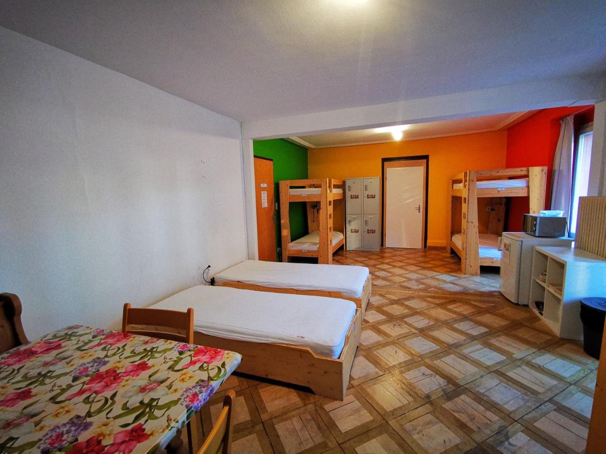 Downtown Hostel אינטרלאקן מראה חיצוני תמונה