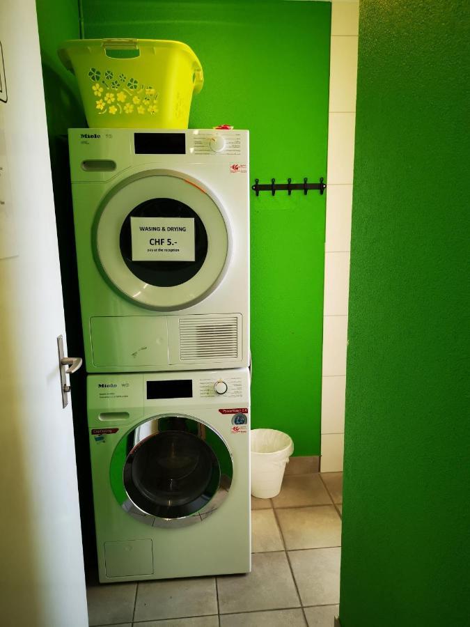 Downtown Hostel אינטרלאקן מראה חיצוני תמונה