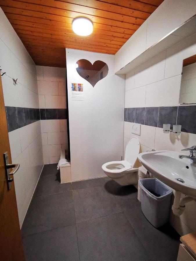 Downtown Hostel אינטרלאקן מראה חיצוני תמונה