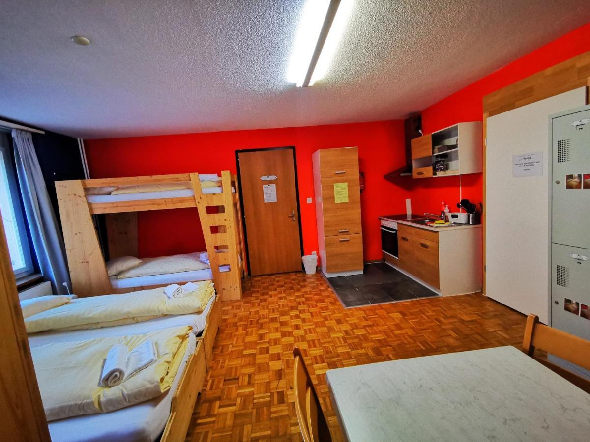 Downtown Hostel אינטרלאקן מראה חיצוני תמונה
