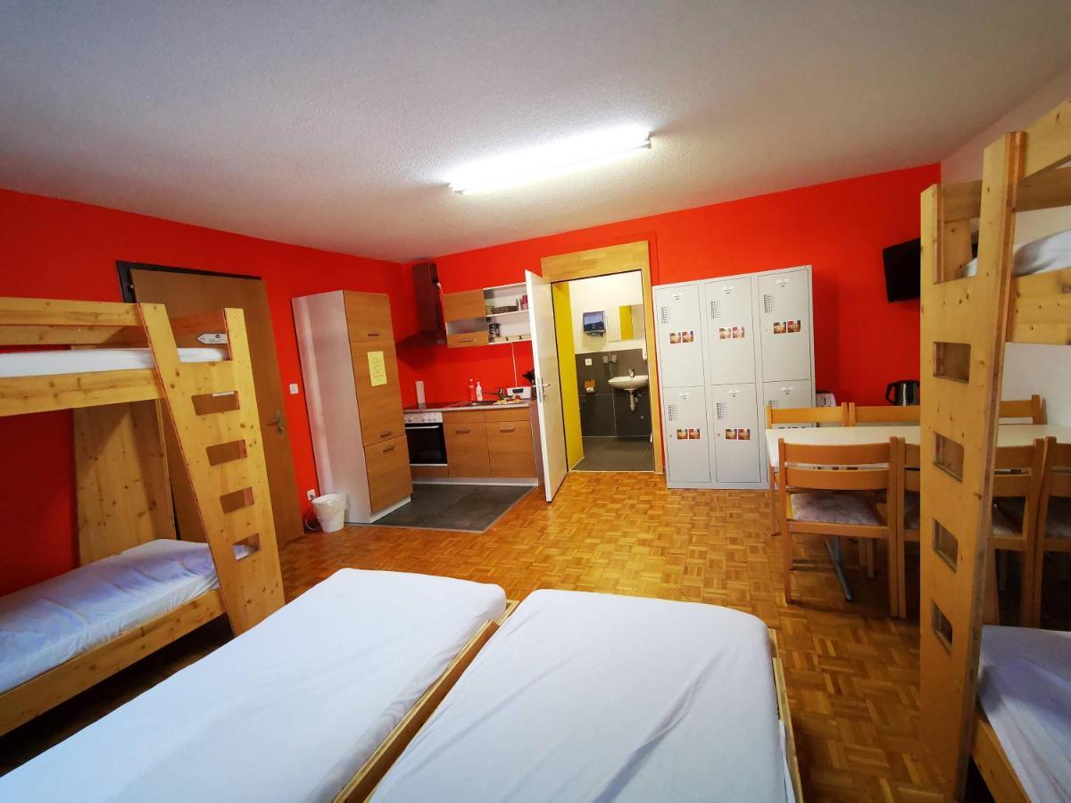 Downtown Hostel אינטרלאקן מראה חיצוני תמונה